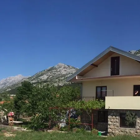 Bili Guest house *